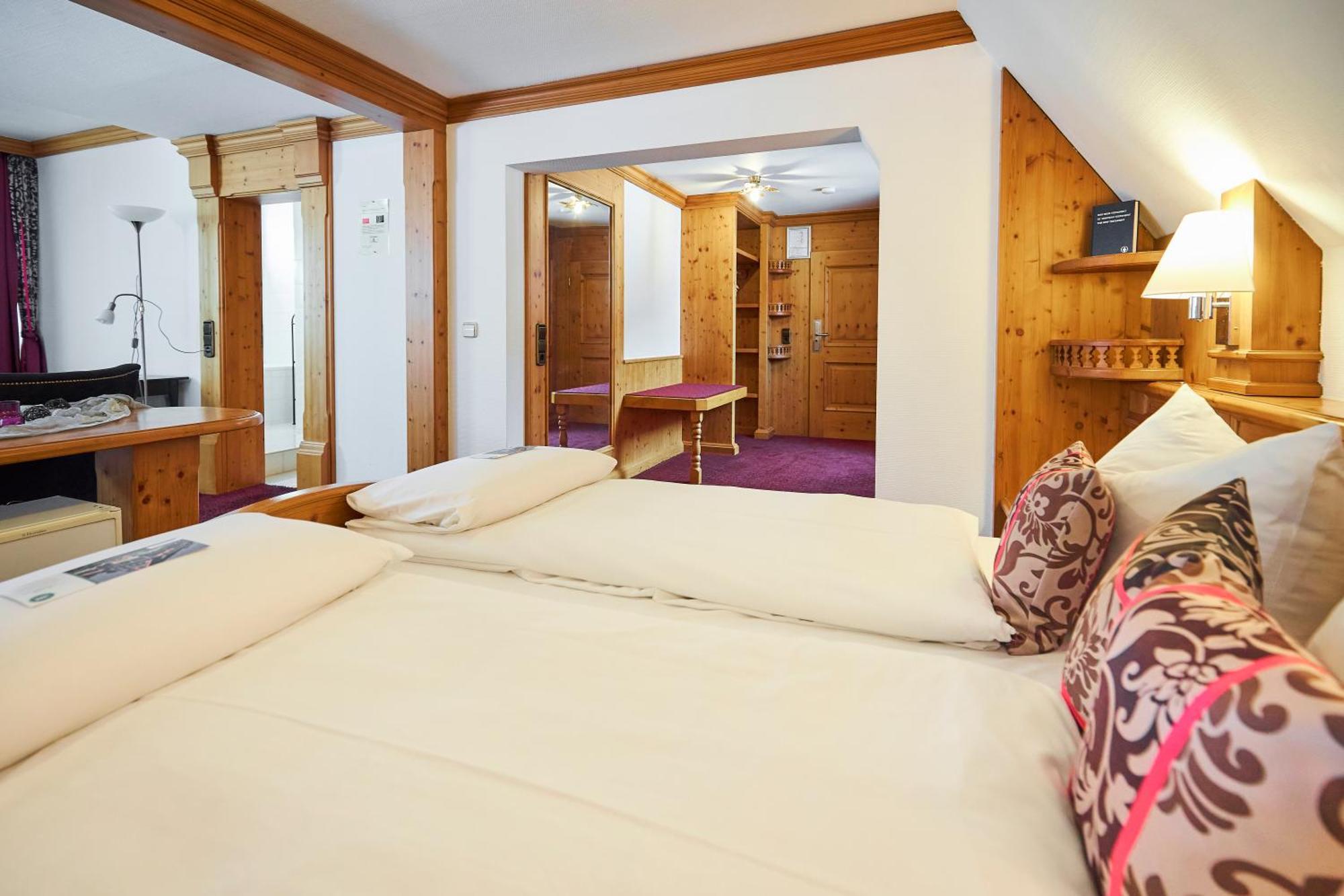 באד אוראך Flair Hotel Vier Jahreszeiten מראה חיצוני תמונה