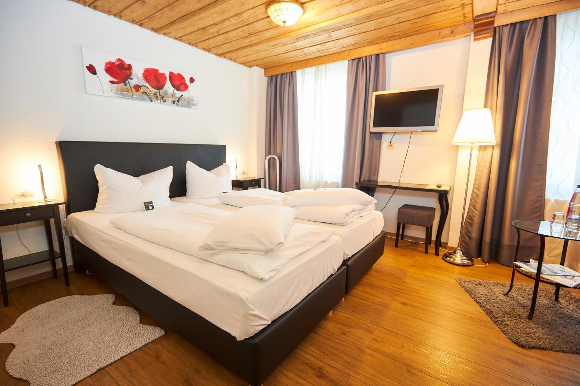 באד אוראך Flair Hotel Vier Jahreszeiten מראה חיצוני תמונה
